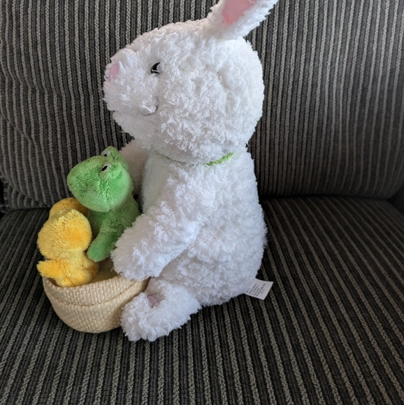 Hallmark Easter Bunny Musical - Picture 2 of 4